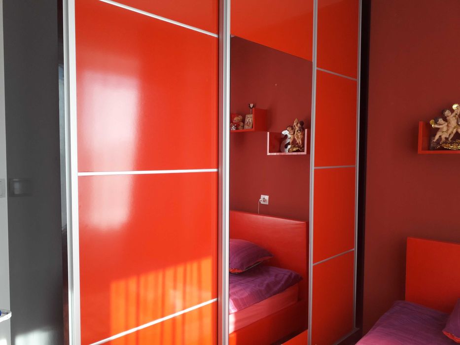 Мебели - гардероб, спалня със матрак и скриин