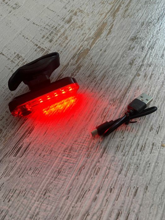 Задна LED стоп лампа за колело–лесен монтаж, ултра ярка, USB зареждане