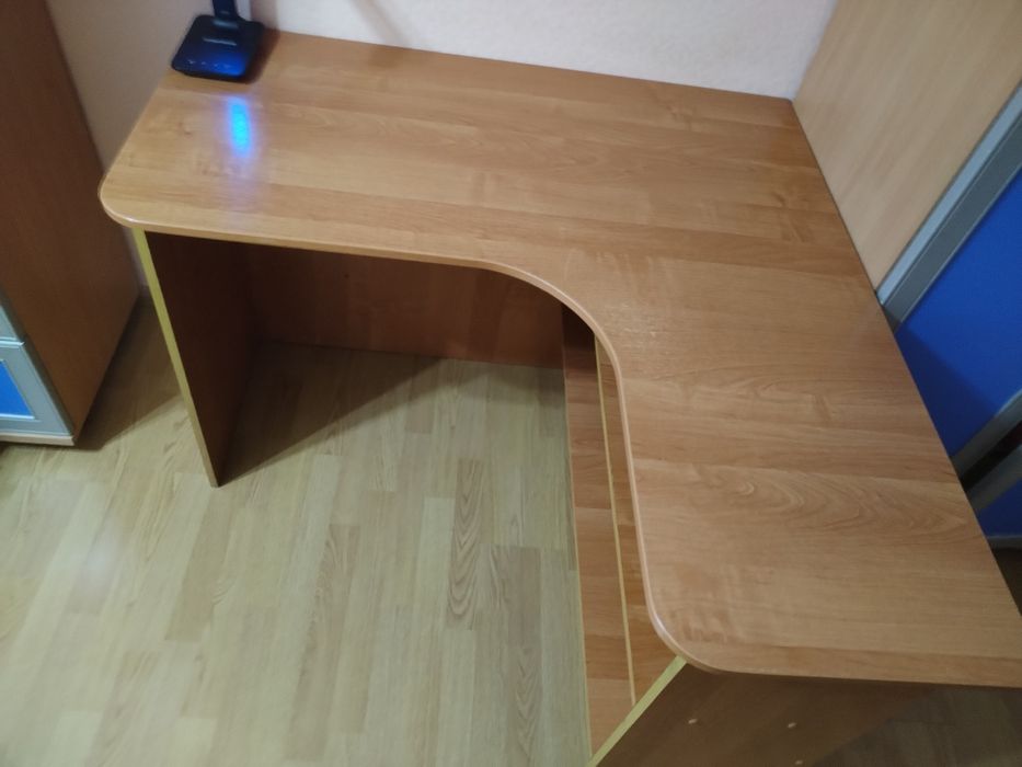 Стол письменный отличный