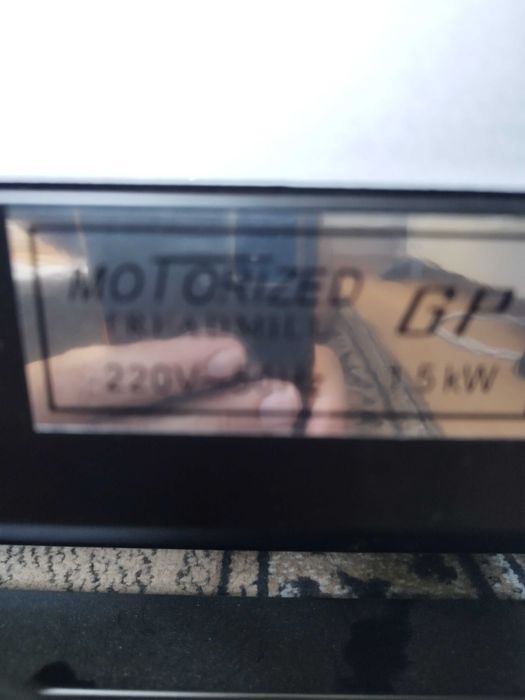 Бягаща пътечка работи...почти нова