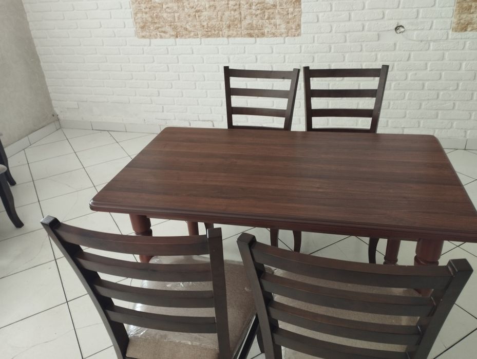 Комплект стол и стулья ореховый