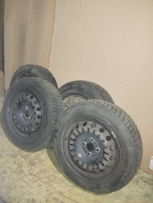 Зимни гуми Kumho 175/65 R15 с джанти