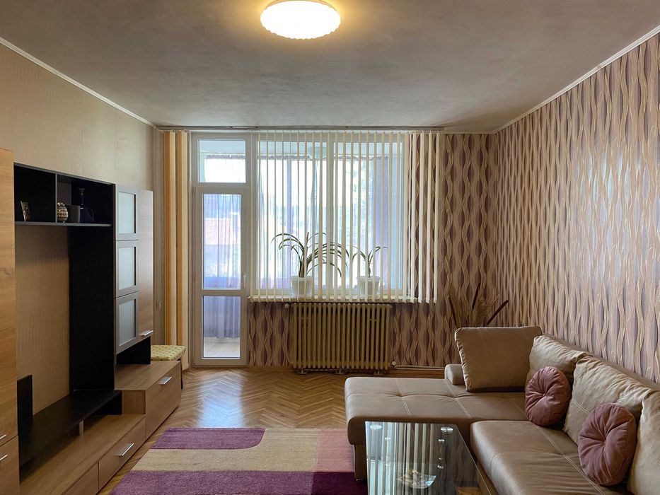 Продава се Тристаен апартамент в Ямбол, Васил Левски - 90 кв.м за 1456 €/кв.м - Снимка #3