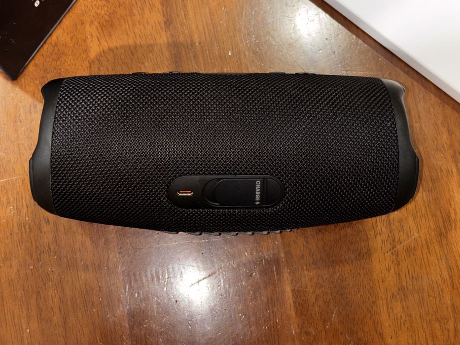 JBL Charge 5 срочно продам