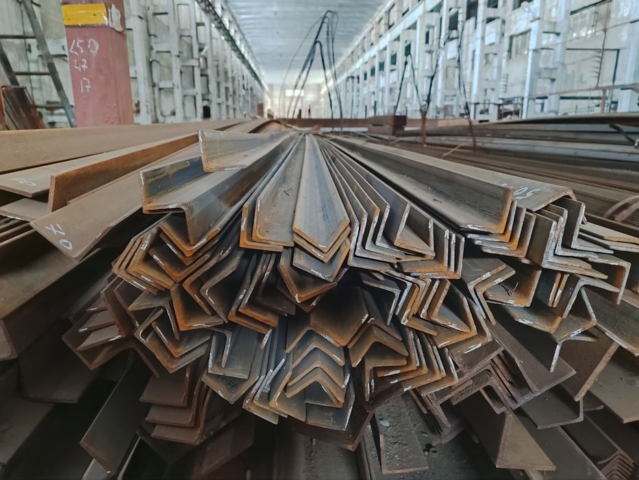 Продам уголок стальной