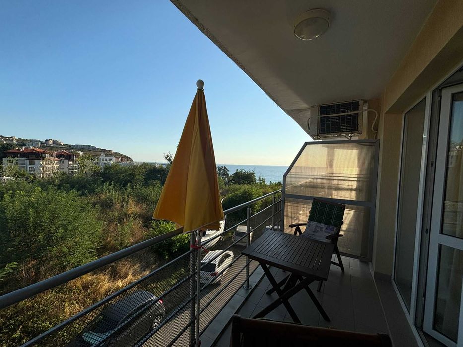 Продавам апартамент на първа линия в Бяла с красива панорамна гледка към морето  50 метра от плажа