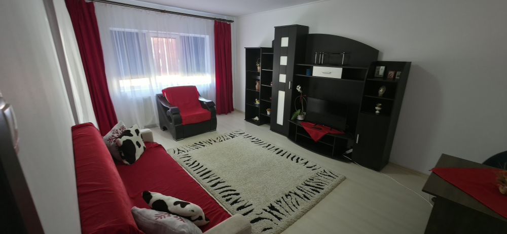 De inchiriat apartament 3 camere