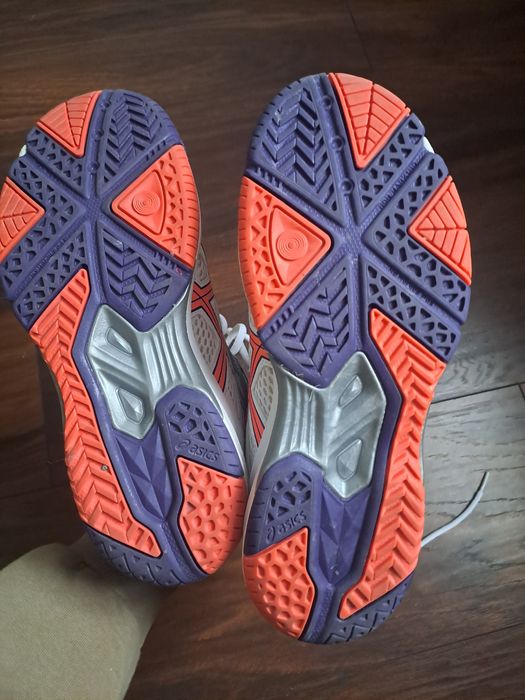 Маратонки Asics-нови