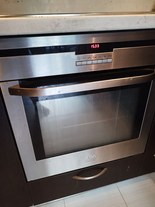 ДО ПЕТЪК - Фурна за вграждане AEG и плот Hotpoint Ariston