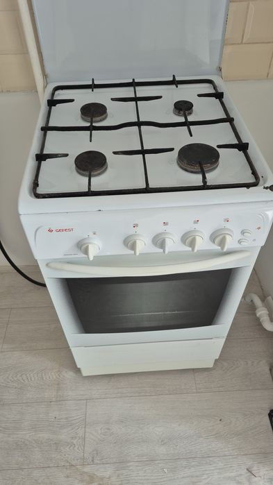 Продам газовую плиту