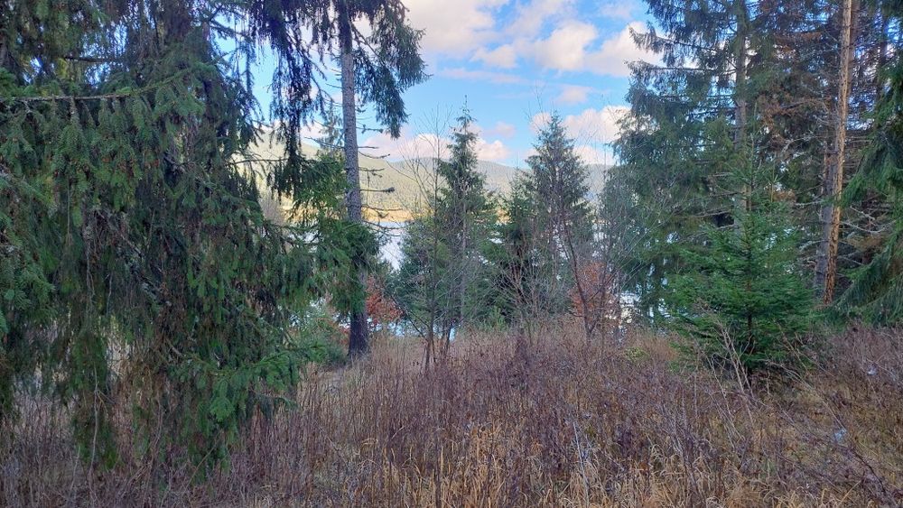 Продавам парцел.