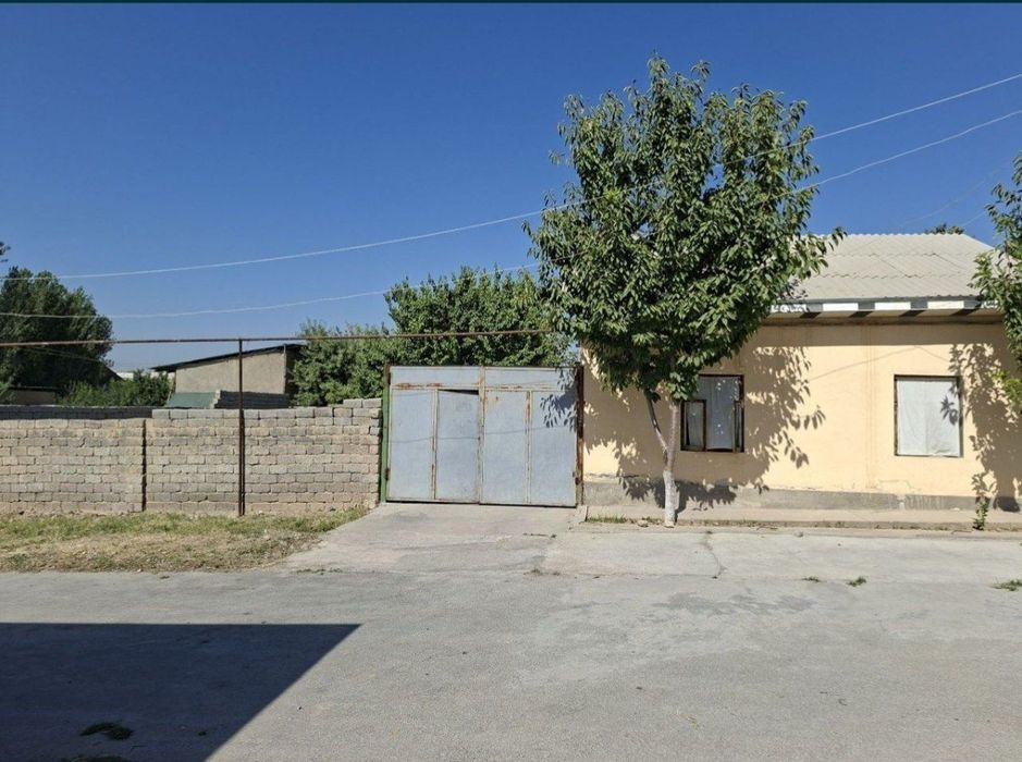 Uchastka sotiladi. 2.1 sotix, 2 ta xonali. TOPli, pol
