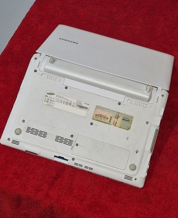 Laptop Samsung funcțional, lipsa butonul de pornire