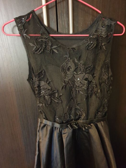 Rochite femeii  diferite mărimi pretu difera  la fiecare rochita