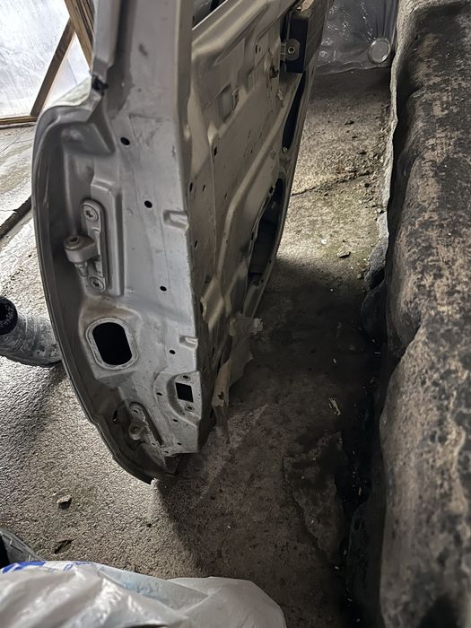 W210 mercedes дверь