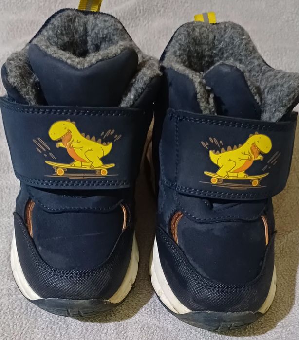 Обувки и боти за момче.