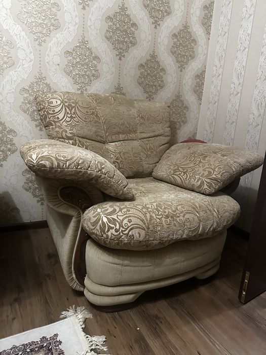 диван и два кресла