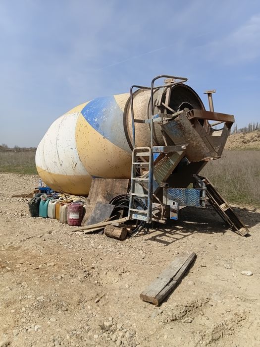 Продам бочку миксера 9куб