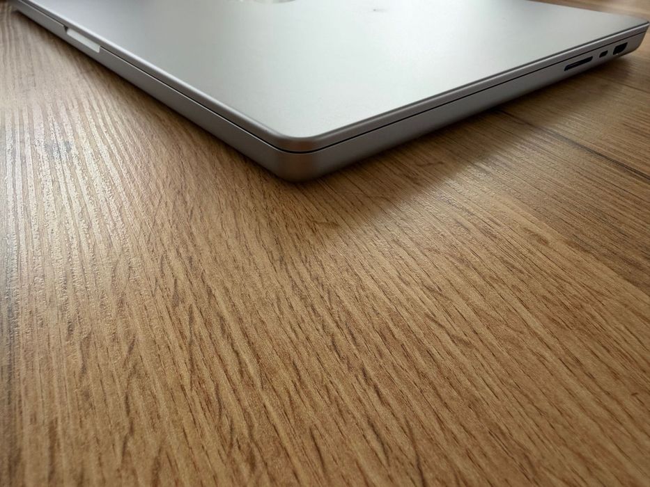 MacBook Pro 16" M1 Pro 10-Core CPU, 16-Core GPU, 16GB RAM, 1TB SSD