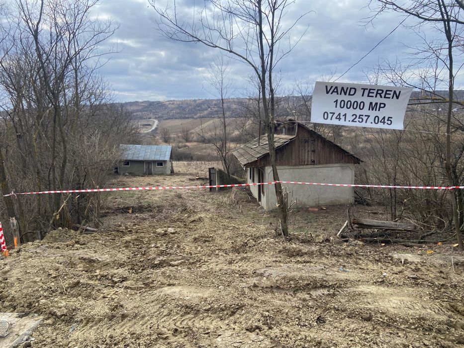 Vand teren la stradă in comuna Schitu Duca.