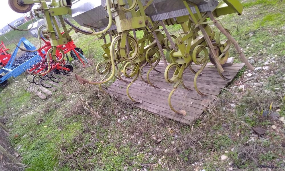 Prasitoare cu fertilizare