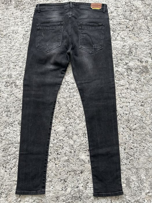 Vand blugi negri Zara