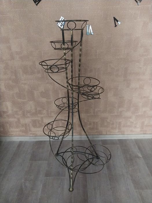 Продам подставку для цветов