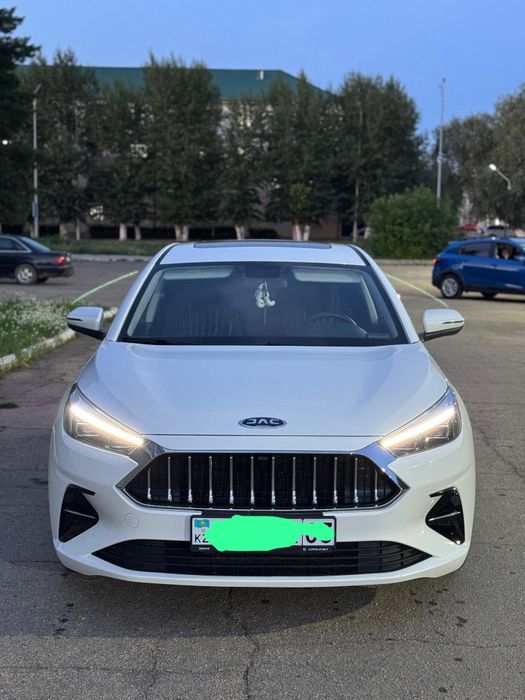 Обменяю машину JAC 7 на квартиру