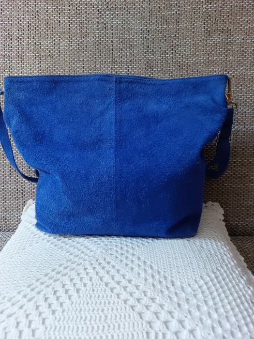 O minunata geanta albastru regal, noua, piele intoarsa 100% naturala