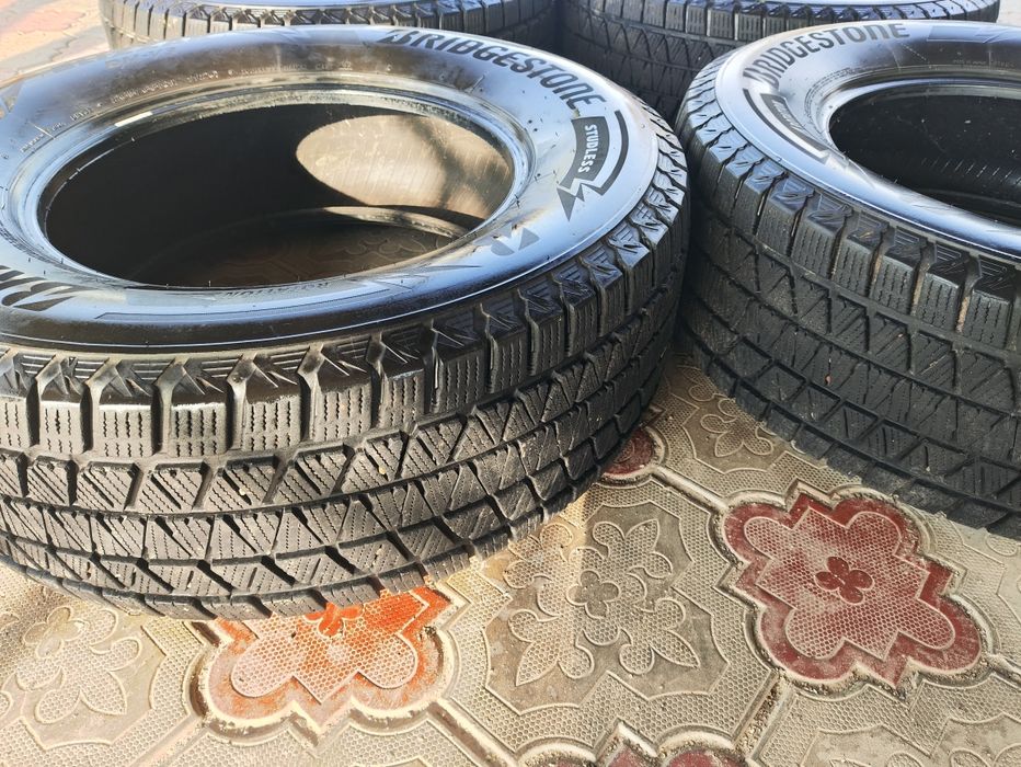 Продам зимние шины на Прадо