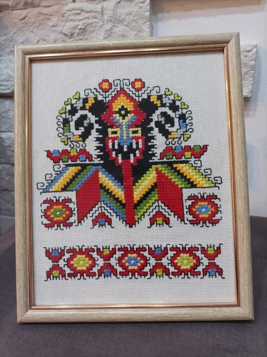 Ръчно бродирана шевица в рамка