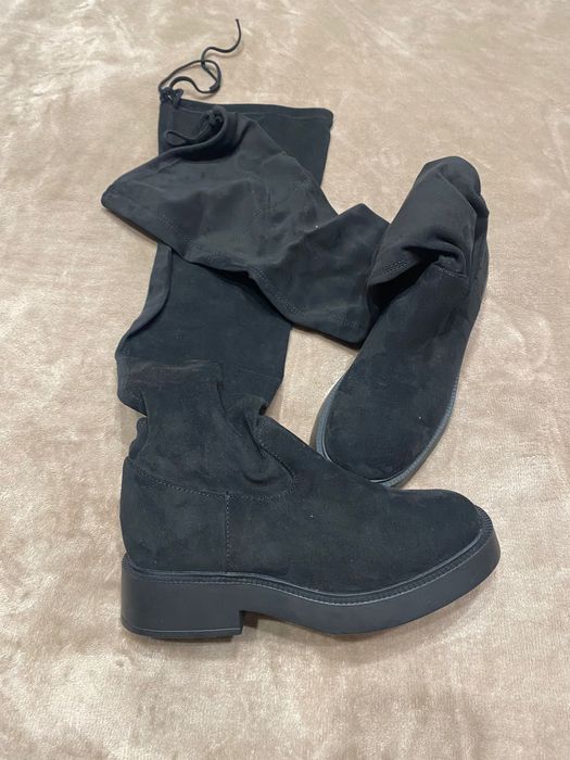 Велурени чизми Bershka