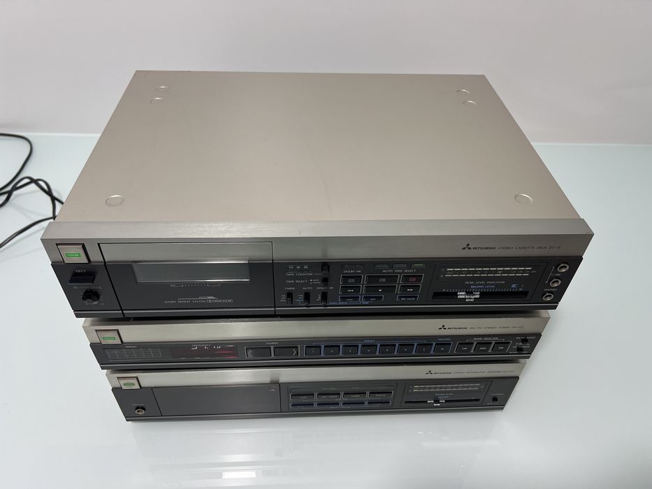 Linie Mitsubishi Amplificator DA-U51, Deck DT-51, Tuner DA-F51