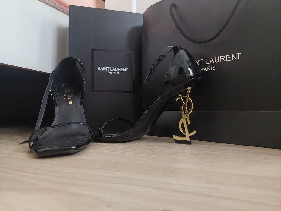 Saint laurent токчета!