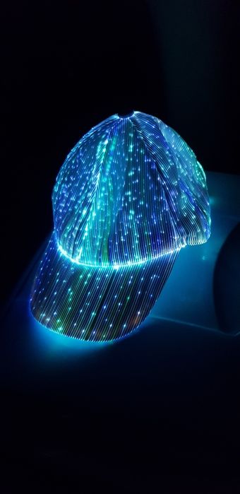 Продам светящаяся кепка