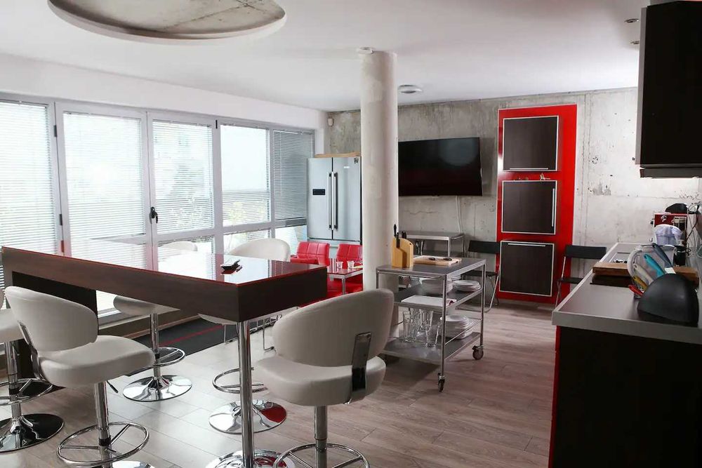 Дава се под наем Многостаен апартамент в София, Лозенец - 460 кв.м за 4200 € - Снимка #2