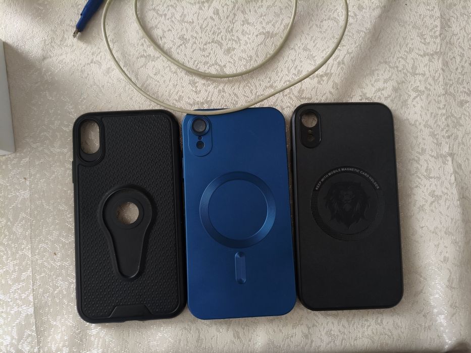 Продам айфон xr на 128 гб с чехлами в подарок