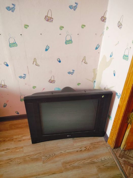 Телевизор продам
