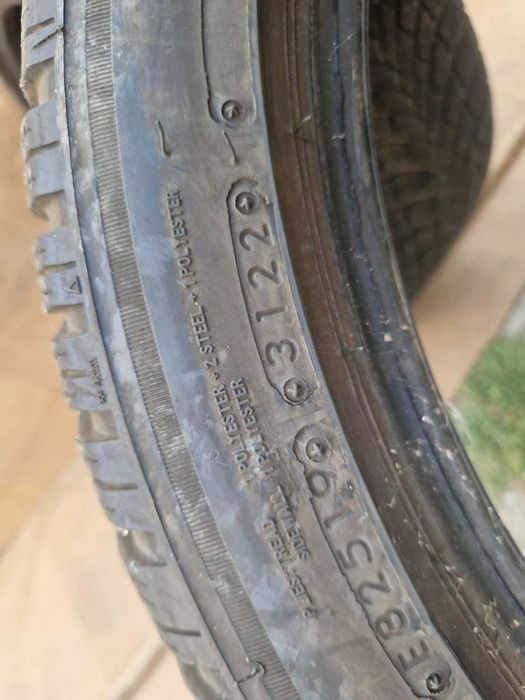 2 Bridgestone R19 225/45 Зимни гуми  DOT3122