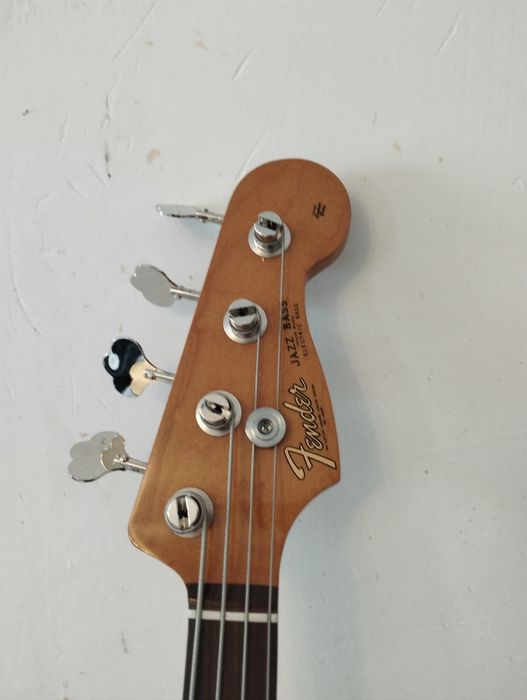Продам Fender jazz bass