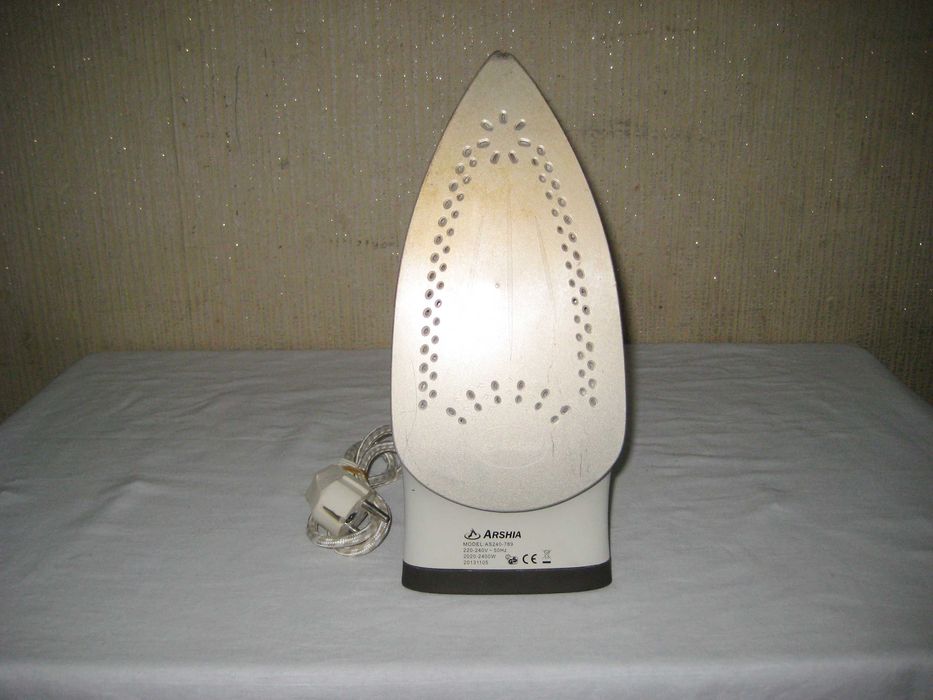 Утюг ARSHIA 2400W отличном рабочим состоянии!