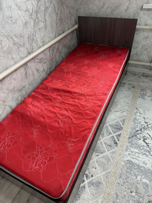 Продам кровать односпальную.