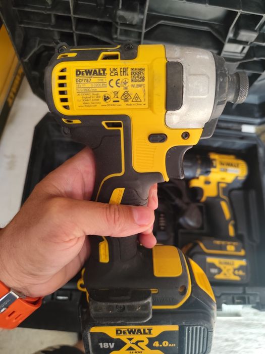 Нов комплект Девалт DeWALT DCK2060M2T