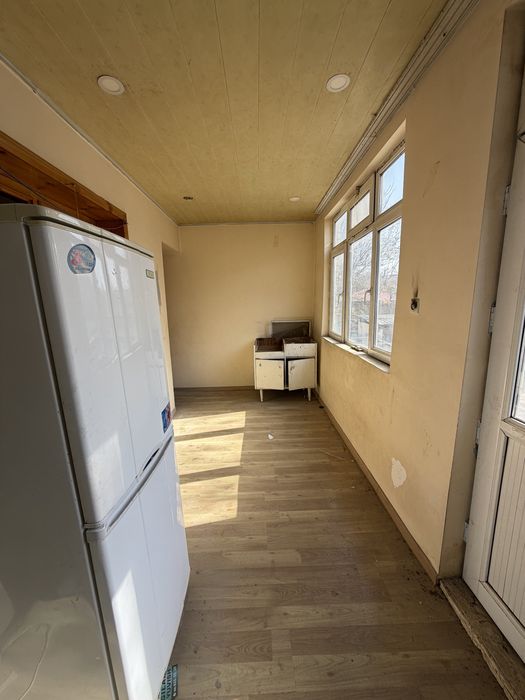 Сотилади  2хона 2 этаж гиштлик дом 6 метр веранда бор вокзал парк