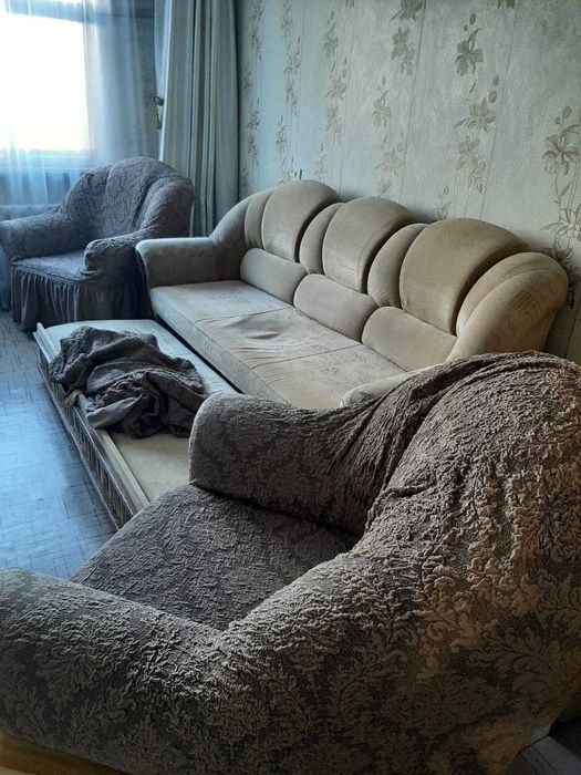 Мягкий мебель:Диван + 2кресло , вместе с чехлом.