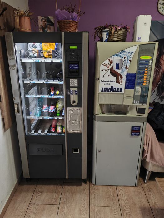 Aparat snackuri și aparat cafea