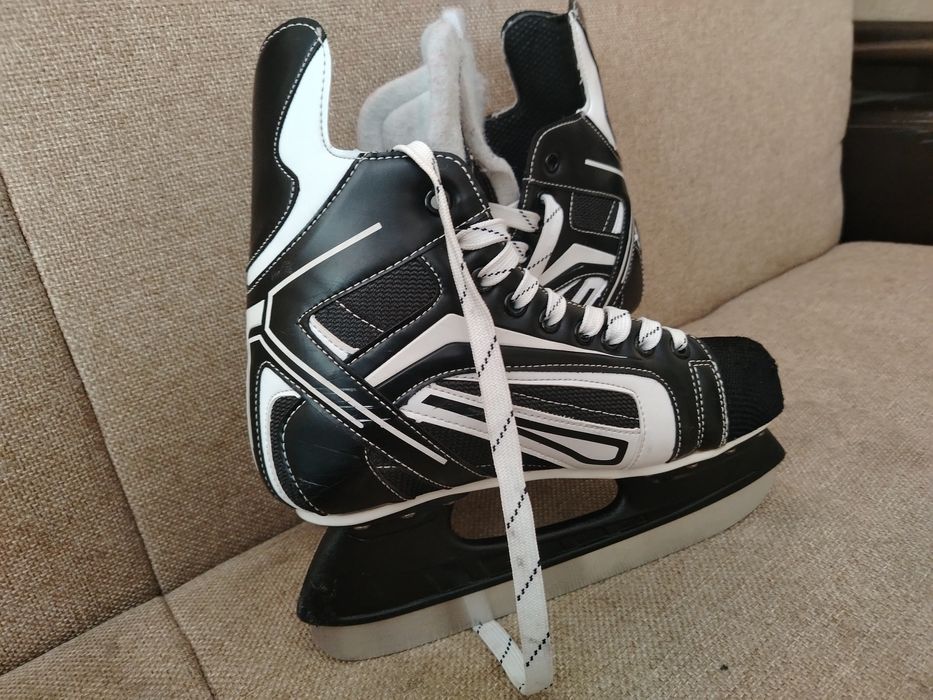 Продам коньки зимние