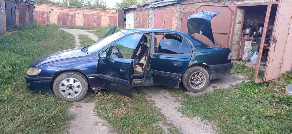 Опель Омега седан