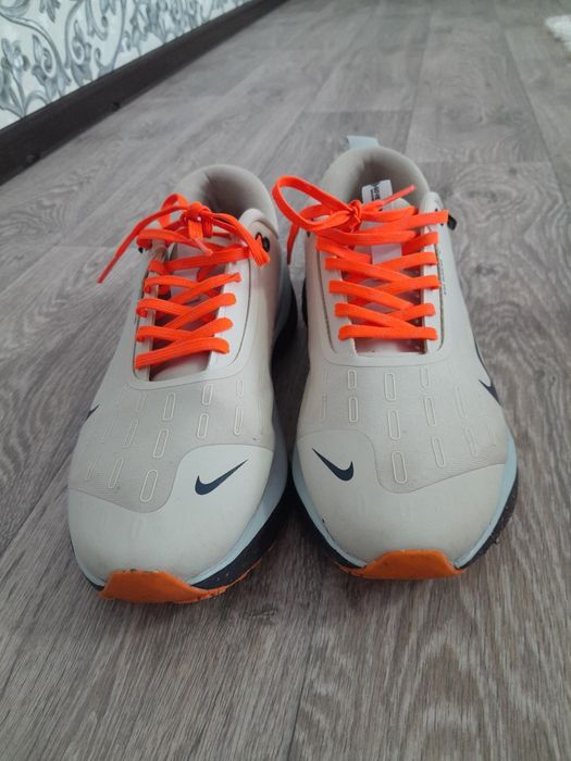 Продам  кроссовки