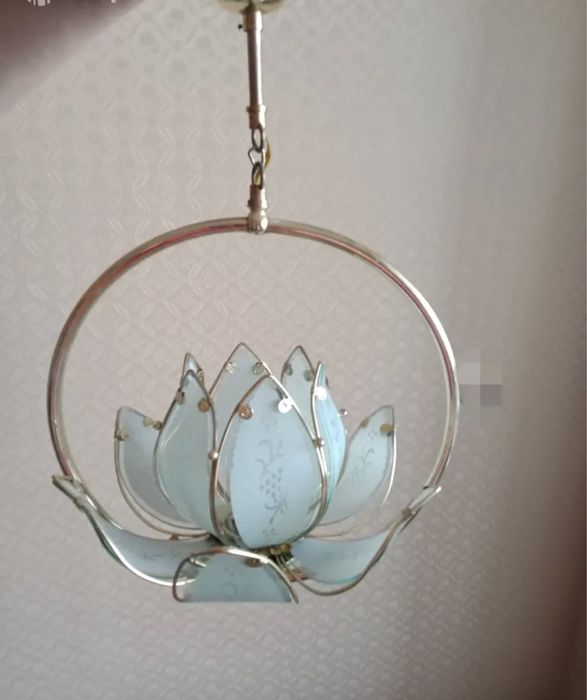 Продам две люстры